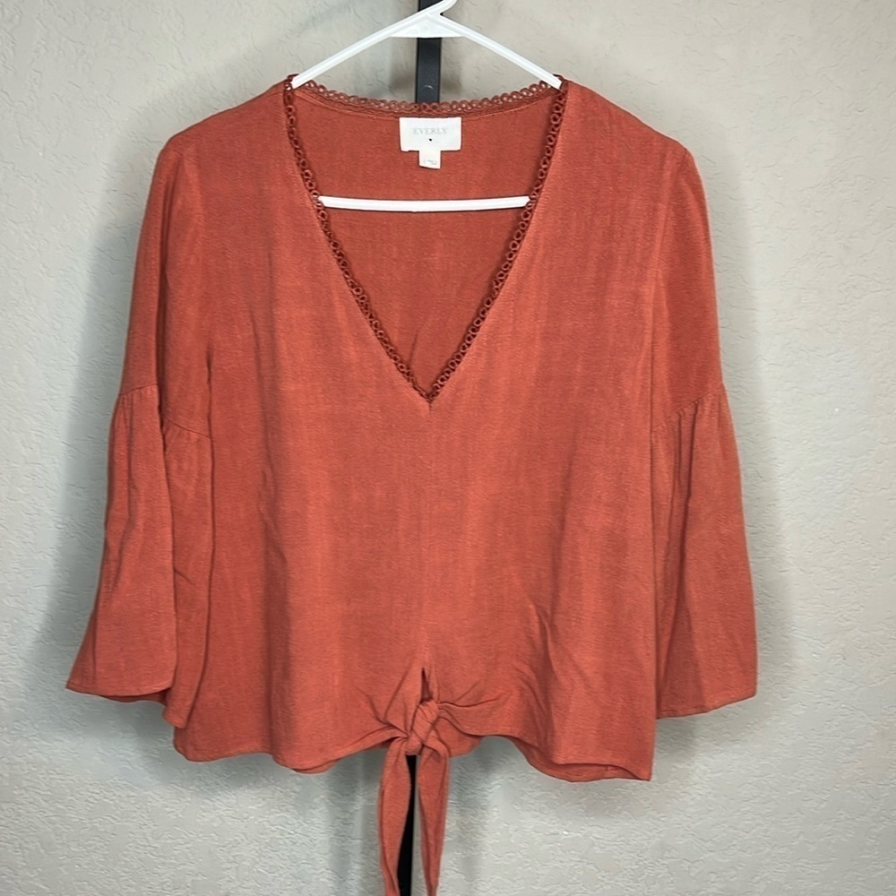 064 - Everly NWOT Coral Long Sleeve Crop, Size Small - Picture 1 of 6